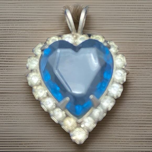 Titanic Heart of the Ocean Necklace Blue Heart Crystal Silver Tone Sparkle AVON - Picture 1 of 4